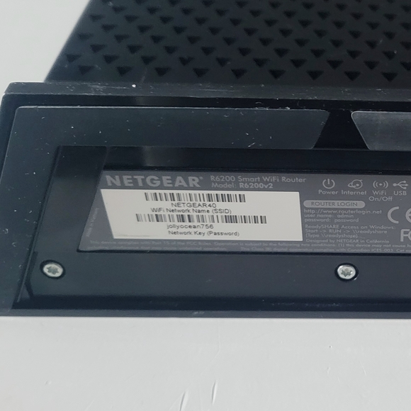 Netgear Black R6200v2 Router - Picture 3 of 3